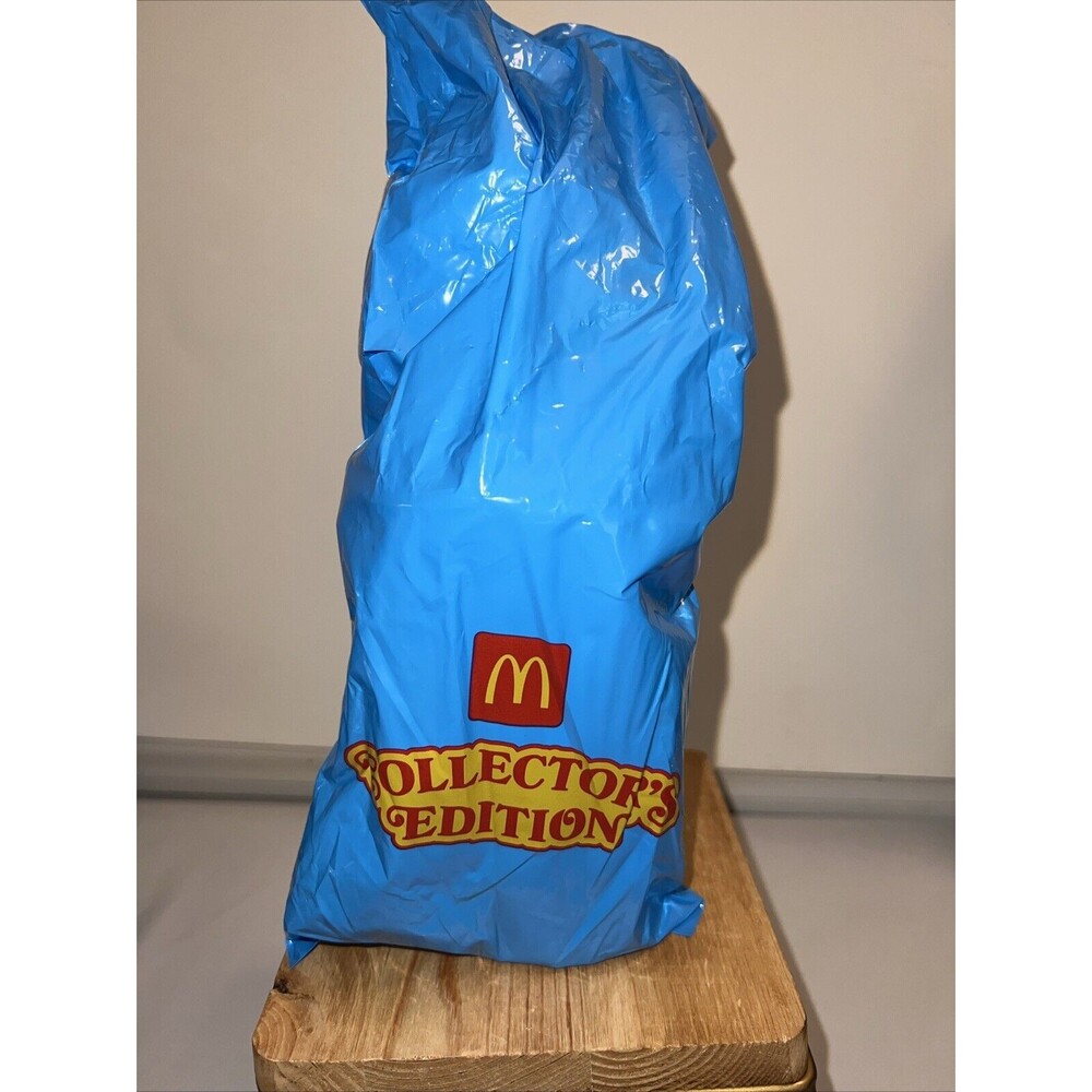 McDonald’s  collector glass Hello Kitty And Snoopy Collectors Cup  New.